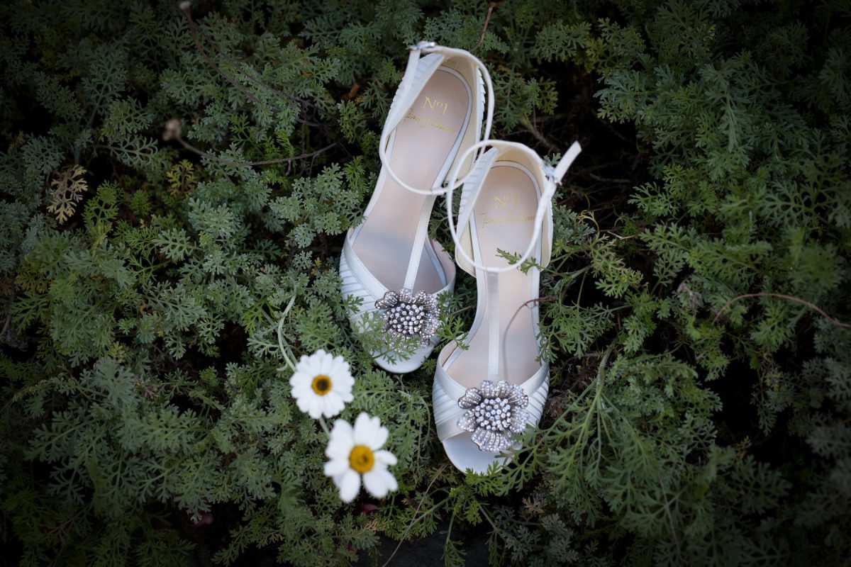 photo of Bridal shoes with 2 daisy flowers